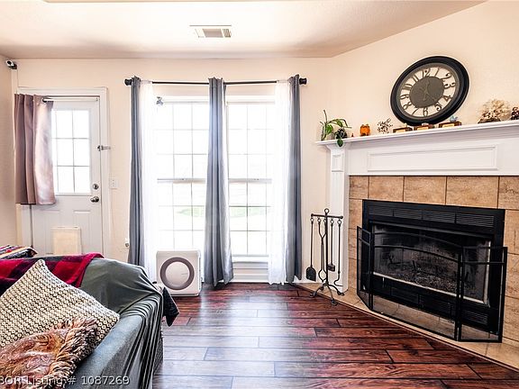 3rd image of 3325 N Rudy Rd