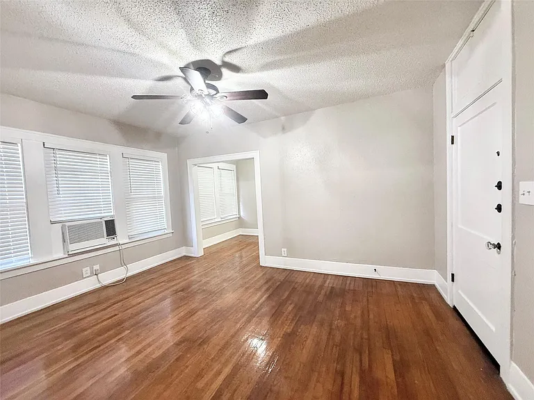 1126 Berthea St #7 — Photo 2