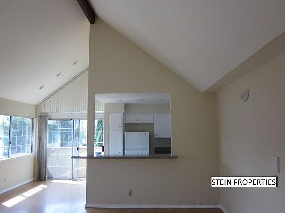 5th image of 13610 Moorpark St APT 207
