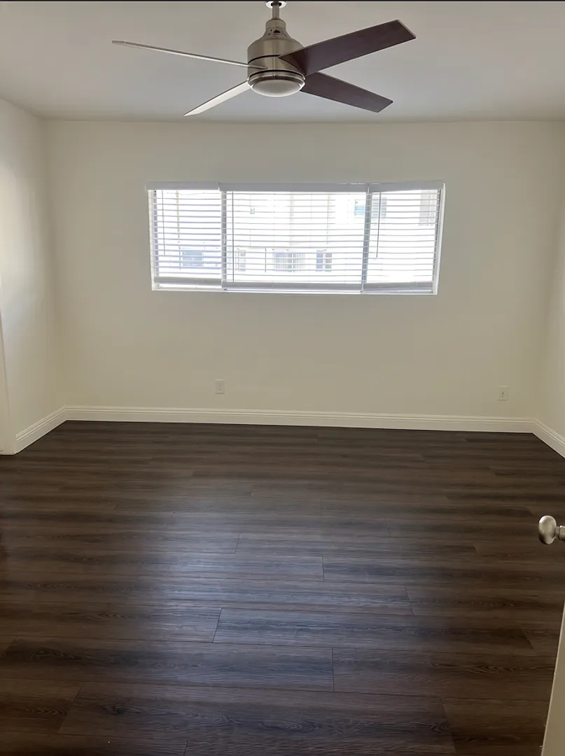 14914 Roscoe Blvd — Photo 3
