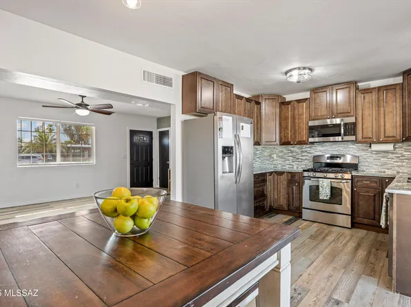 7621 N Shirley Ct, Tucson, AZ 85741