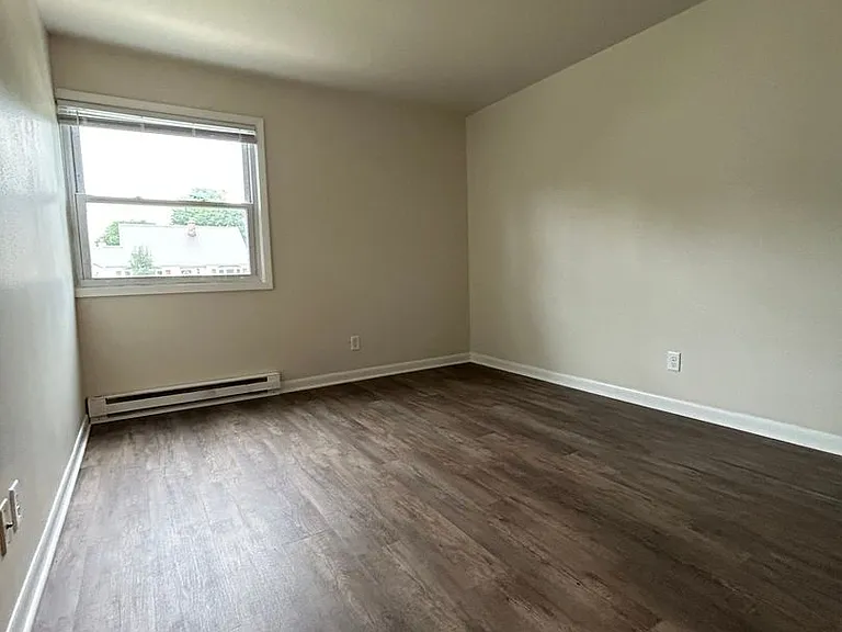 125 Bader St — Photo 9