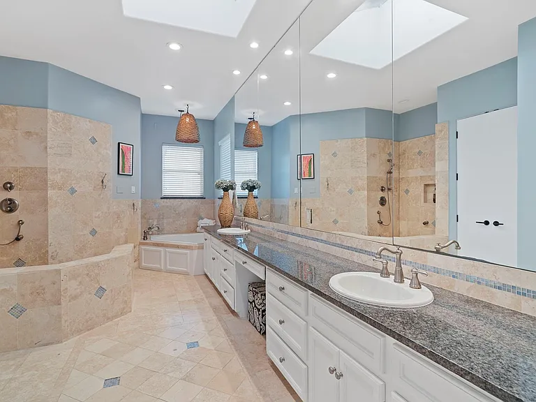 1026 Lillian Ln — Photo 29
