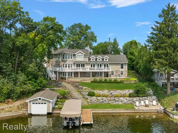 791 Central Dr, Lake Orion, MI 48362