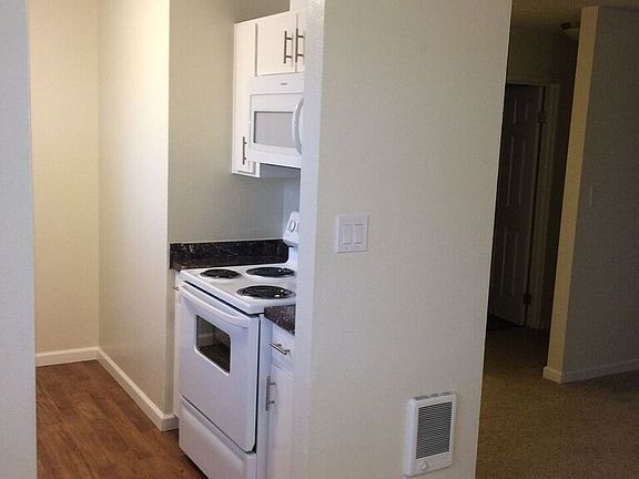 2nd image of 1137 Miramar Way APT 38