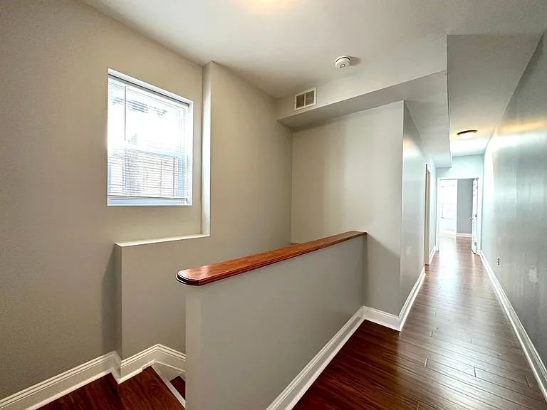 816 W 37th St — Photo 14