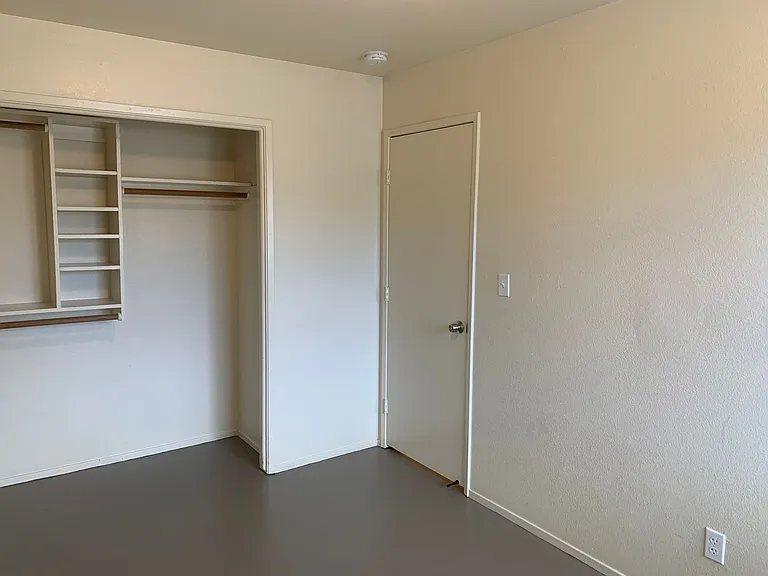 430 N Beech St — Photo 5