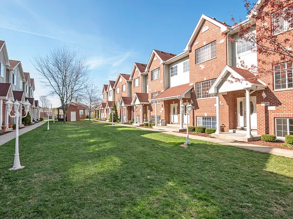 7204 W 83rd St, Hickory Hills, IL 60455