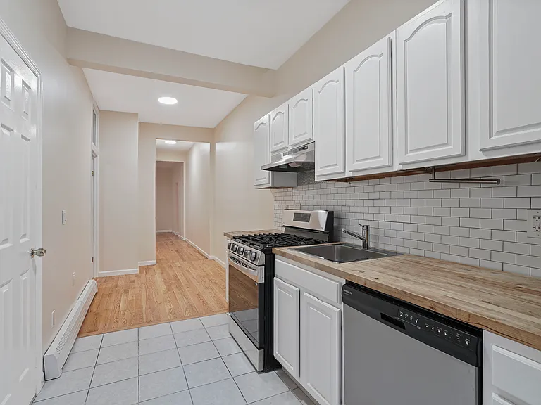 16 Russell St #GROUND-FLOOR — Photo 21