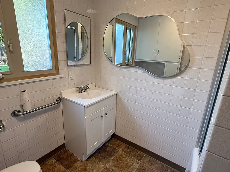 421 Douglas Ave — Photo 7