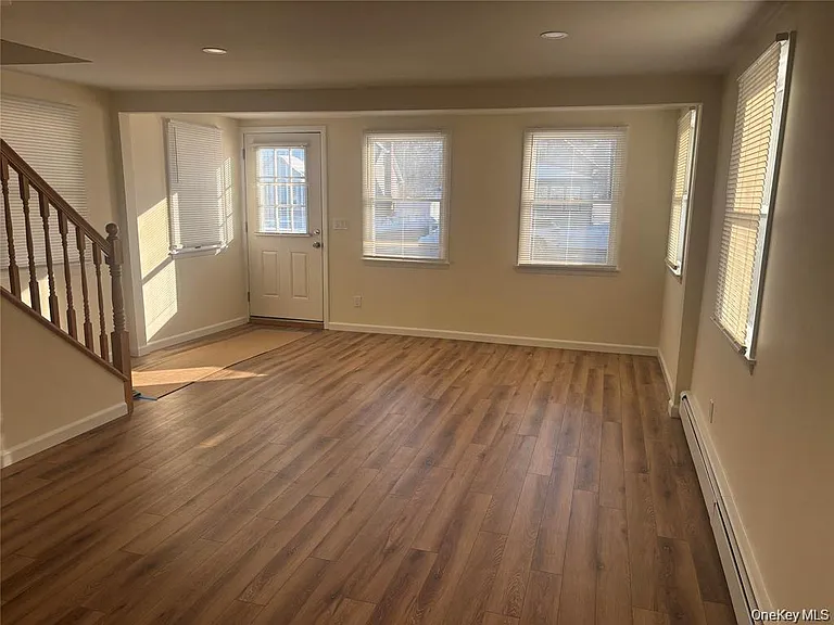 215 E Lakewood St — Photo 3