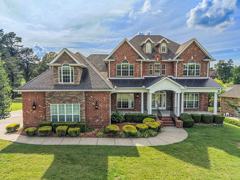 1st image of 511 Country Club Dr