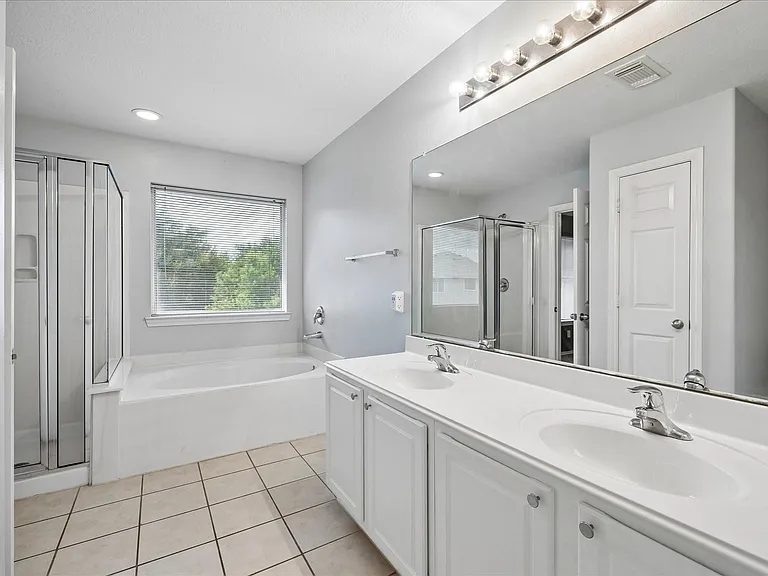 341 Capella Oaks Ln — Photo 8