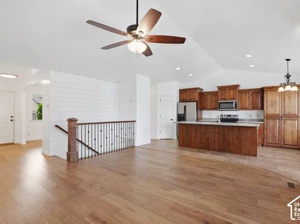 46 Whitaker Cir, Kaysville, UT 84037