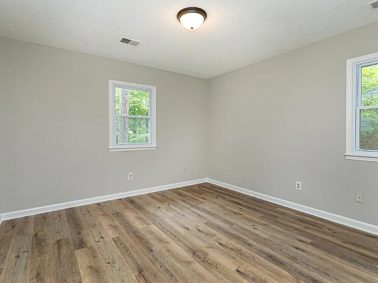 928 Jason Ct — Photo 14
