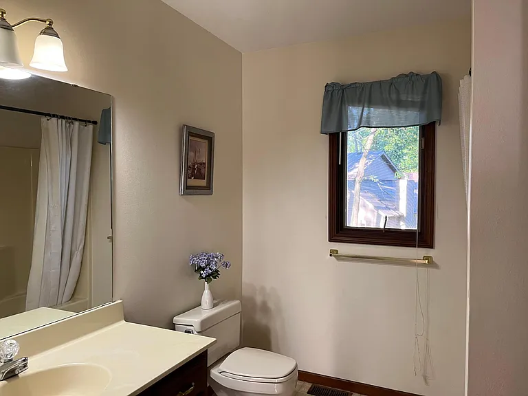Second floor full bathroom