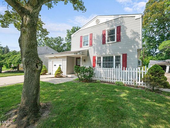 3rd image of 2445 Cherry Hill Rd