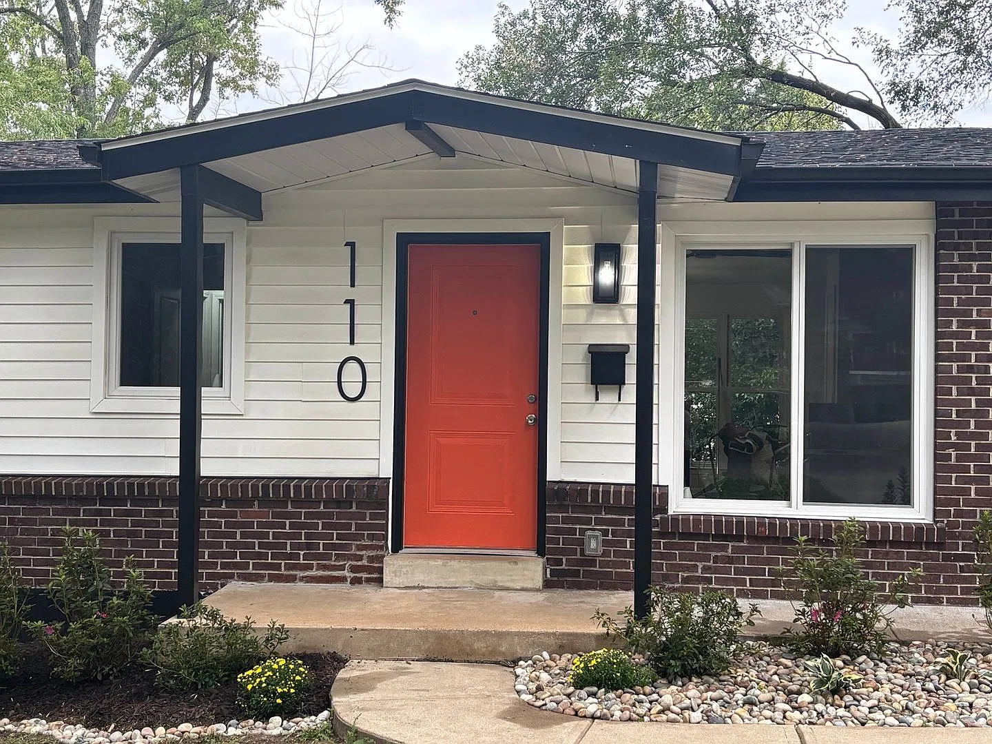 3 Bed/2 Bath Home in Webster Groves School District — Photo 2