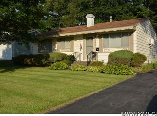 430 Fiore Dr, Utica, NY 13502