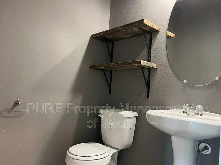 140 Earl Keen St — Photo 3