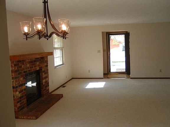 4th image of 8744 Meadowcreek Dr
