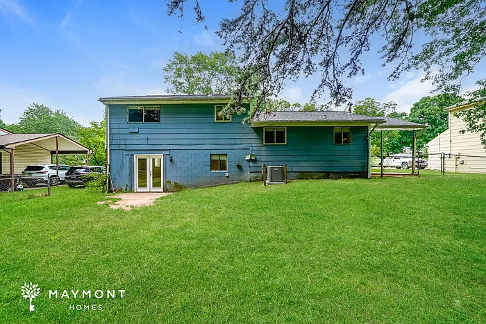 2472 Hartford Dr — Photo 2