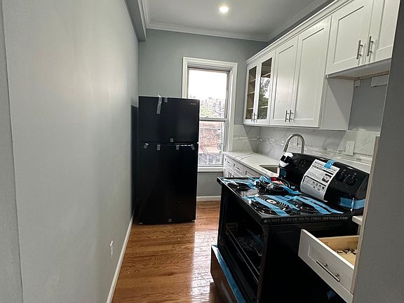 2nd image of 1375 Teller Ave #2B