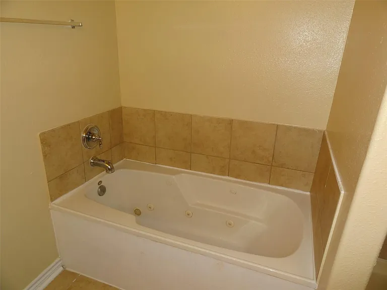 1554 Stone Village Dr — Photo 9