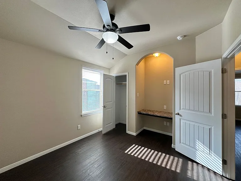 1301 Vanguard Ln — Photo 12