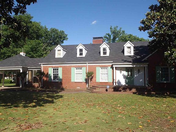 4th image of 320 Lakeside Ln