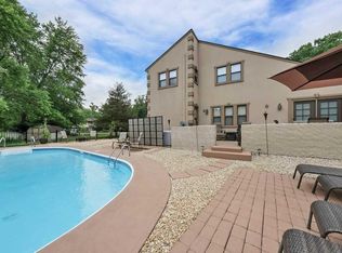 98 Sutton Park Rd, Poughkeepsie, NY 12603