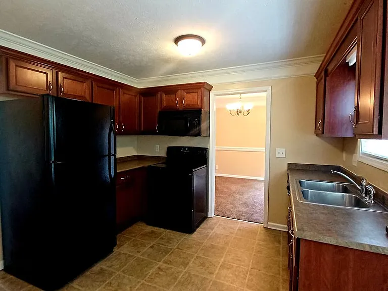 668 Winding Bluff Way — Photo 8