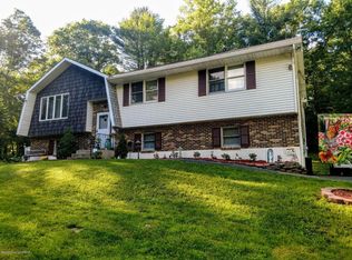 1093 Bush Rd, Cresco, PA 18326