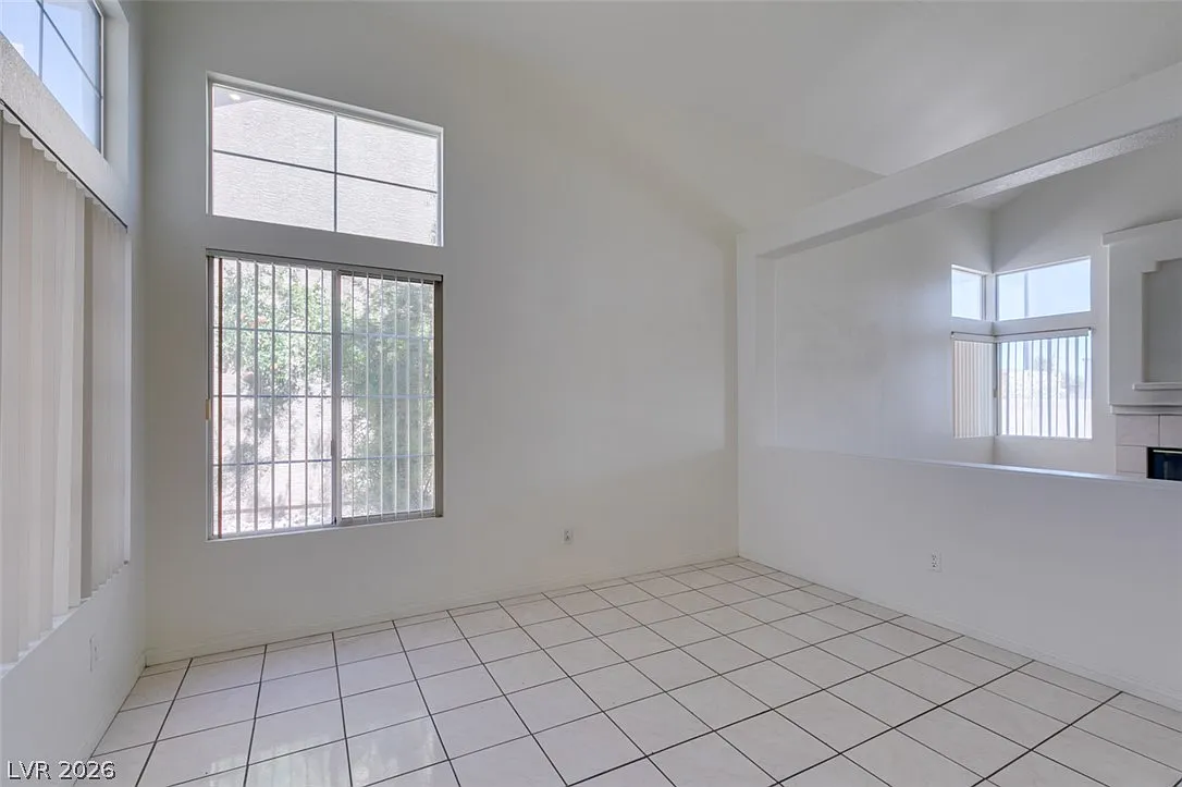 4 bed, 3.0 bath, 1663 sqft, $2,095 — Photo 4