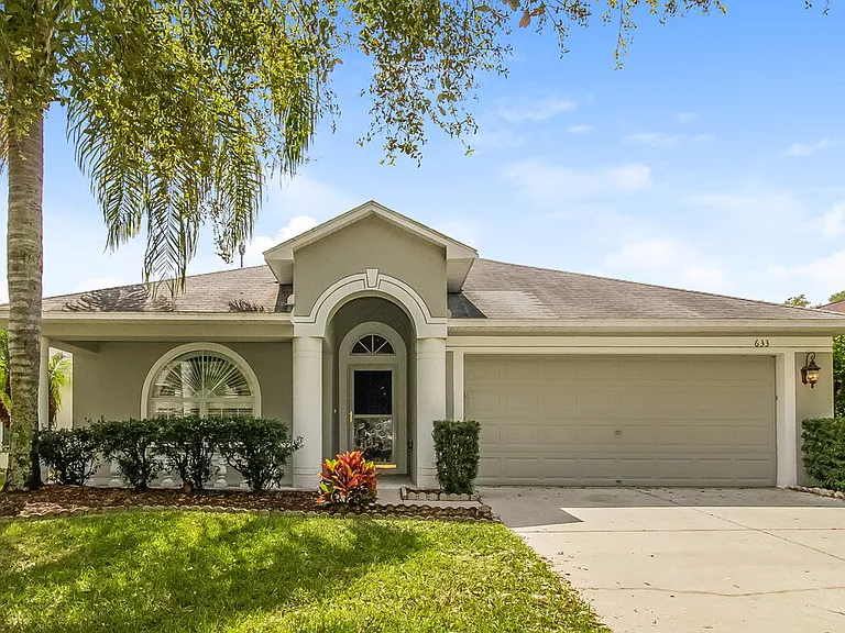 633 Straw Lake Dr — Photo 1