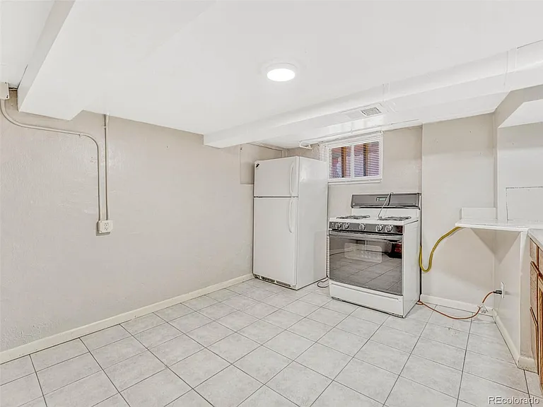 548 S Lincoln St #BASEMENT — Photo 8