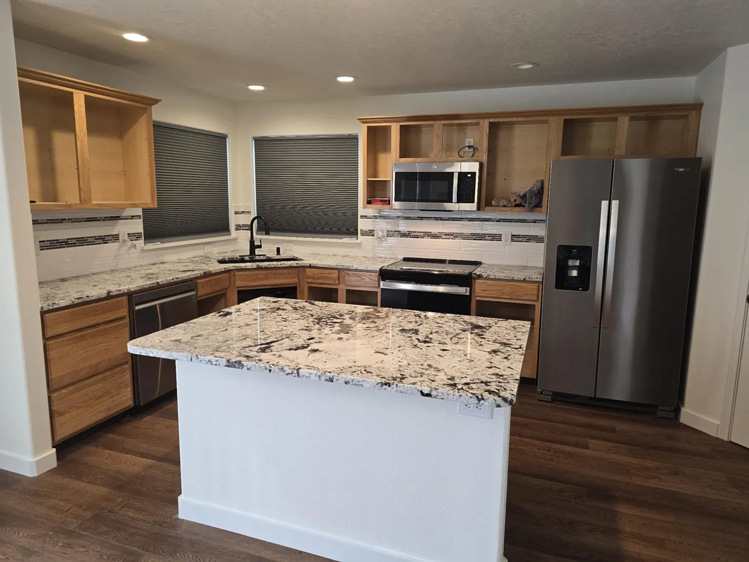 4 bed, 2054 sqft, $2,500 — Photo 3