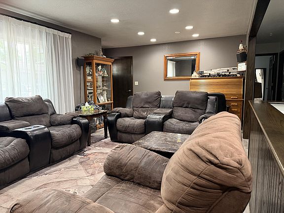 5th image of 598 Prospect Ave