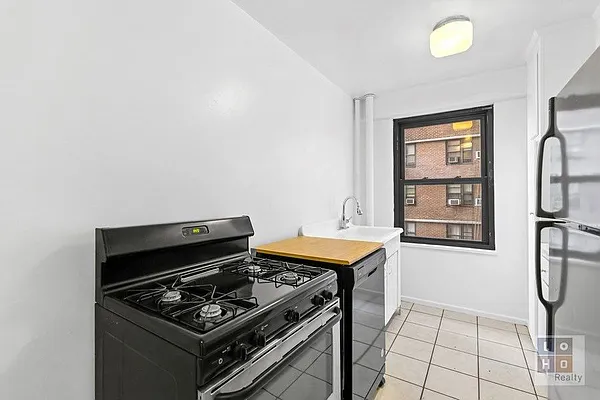 Rented by LoHo Realty | media 3