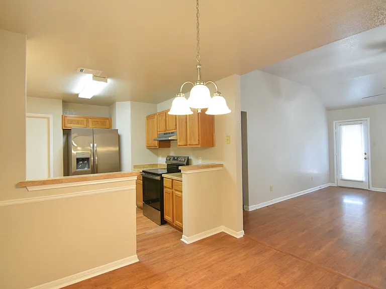 807 Hartrick Cir — Photo 7