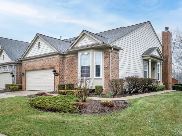 16189 Forest Lake Dr #127, Northville, MI 48168