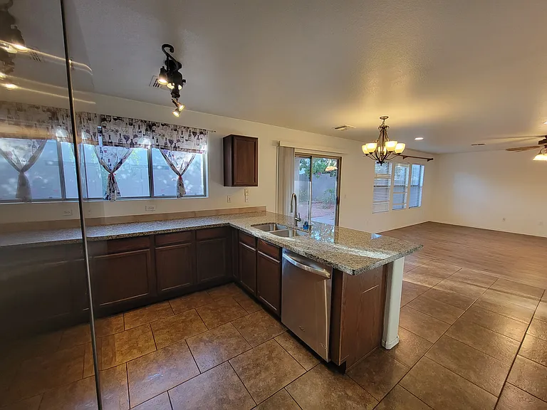 1289 E Clifton Ave — Photo 8