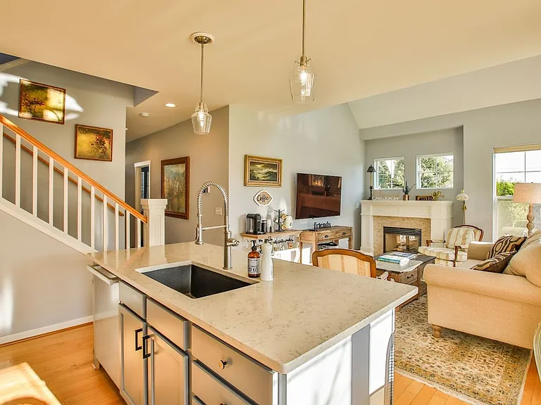 1404 Portside Ct — Photo 8