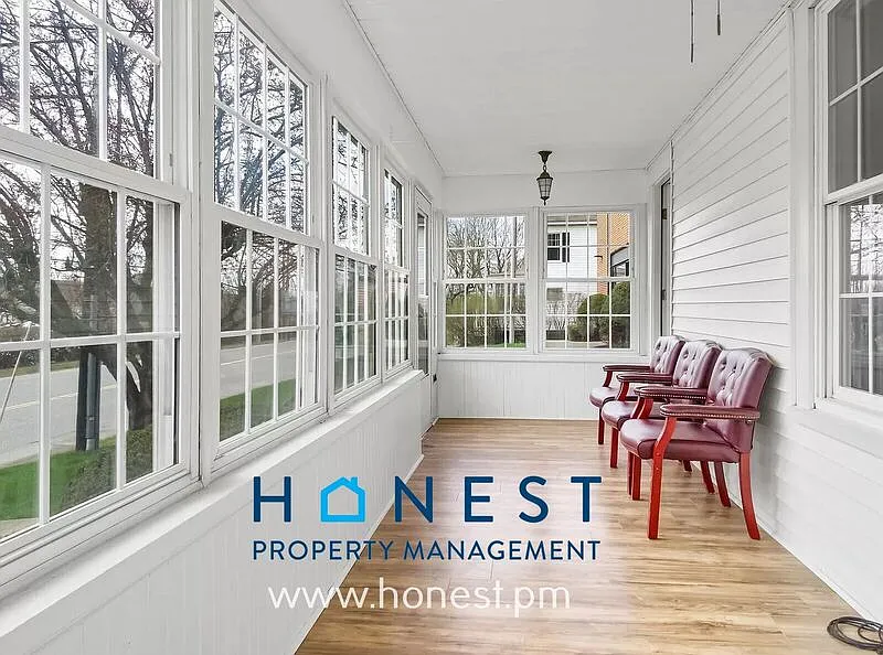 3 bed, 1.5 bath, 1200 sqft, $1,825 — Photo 2