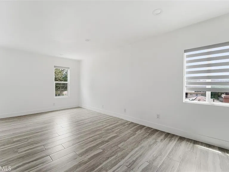 709 Warren Ln — Photo 21