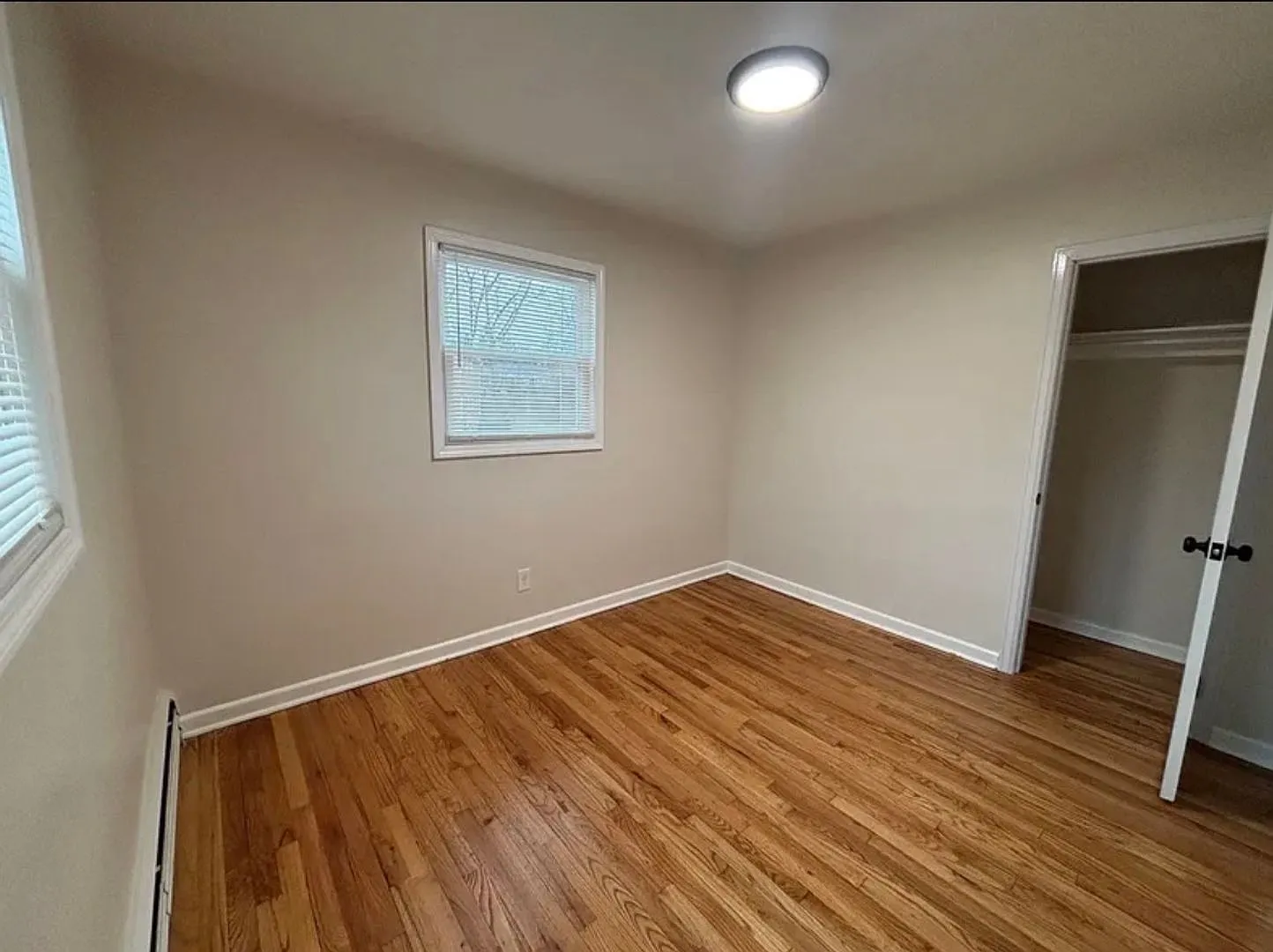9-13 Anthony Lane — Photo 3