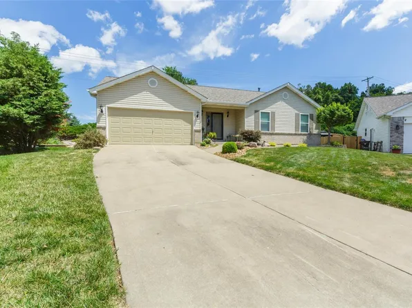 1446 Plantation Manor Cir, Saint Charles, MO 63303