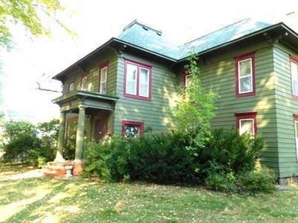 251 W 2nd St, New Richmond, WI 54017
