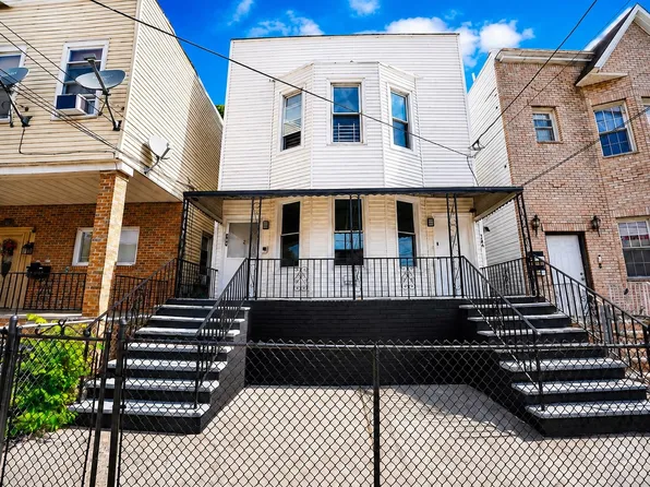 164 Bayview Avenue image 1 of 15