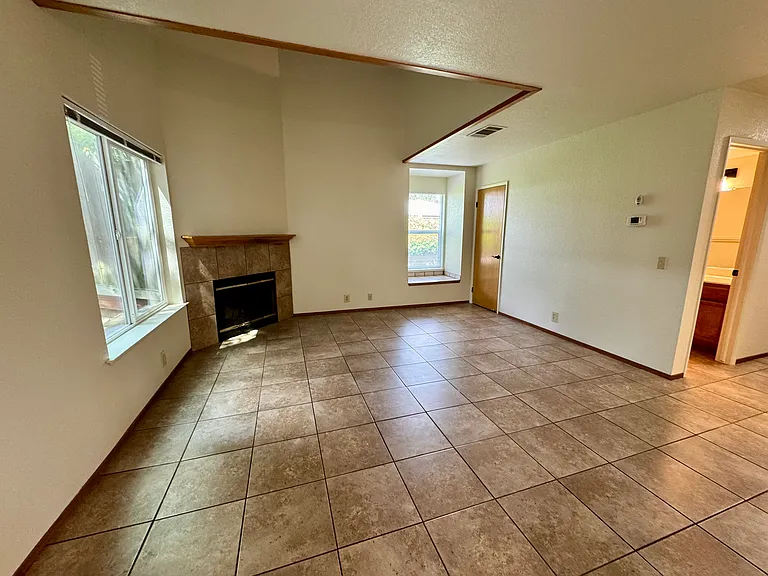 Beech Ave — Photo 12